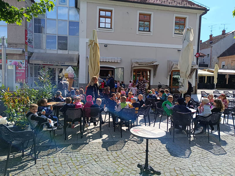 Travanj u suncokretima